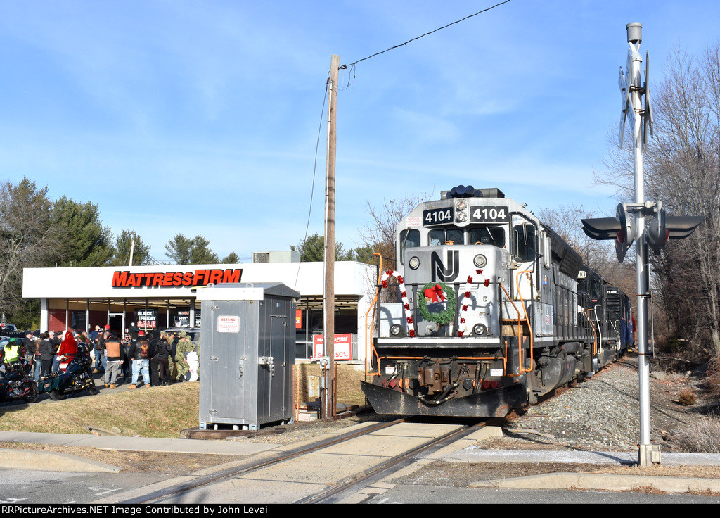 DRRV TFT train stopped just north of the Rt. 10 Xing